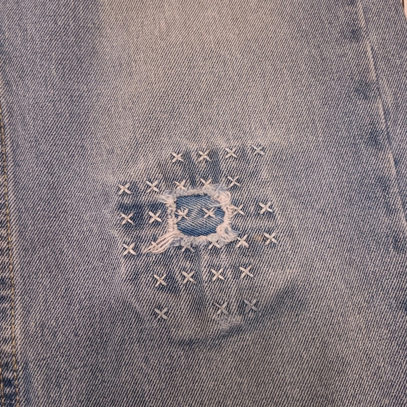 Levi's Distressed denim jeans w/ repairs, 16reg/28x28, Blue, Great condition - Picture 2 of 6
